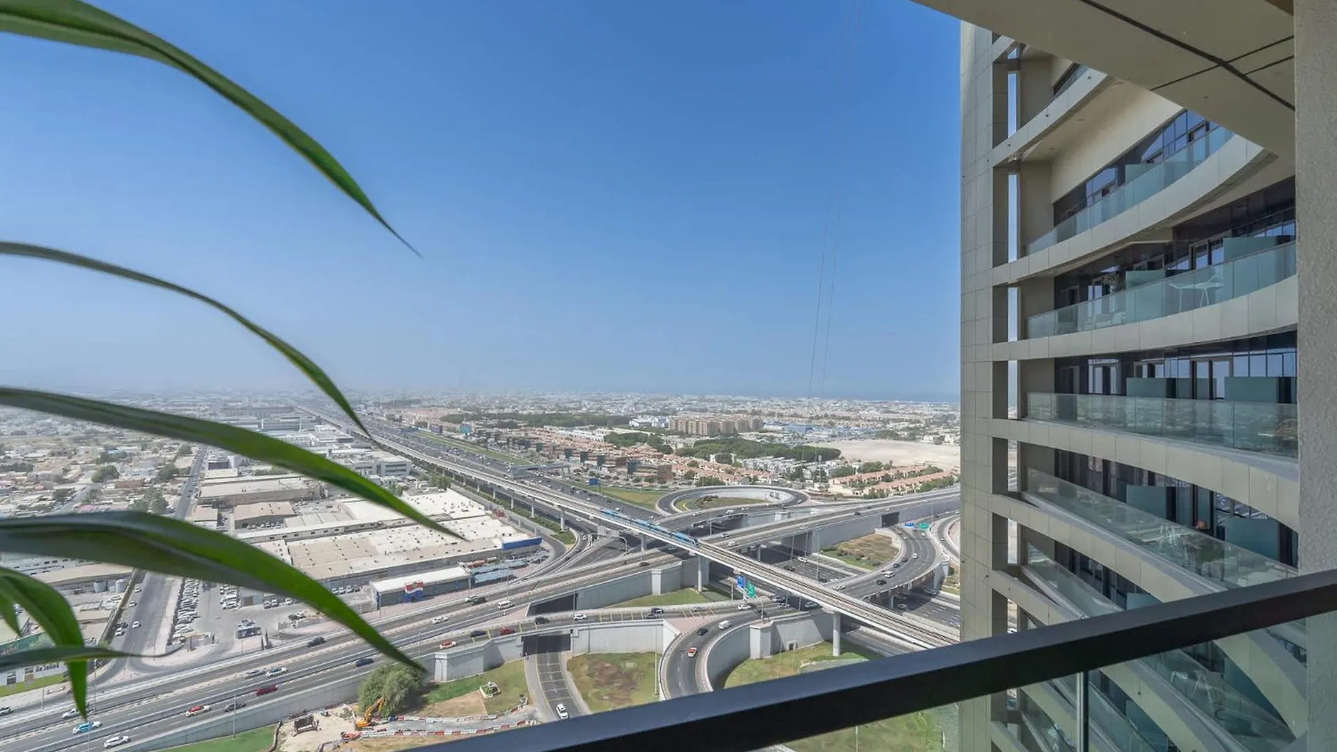 Modern Cozy 2-Bedroom Apartment In Business Bay Dubai