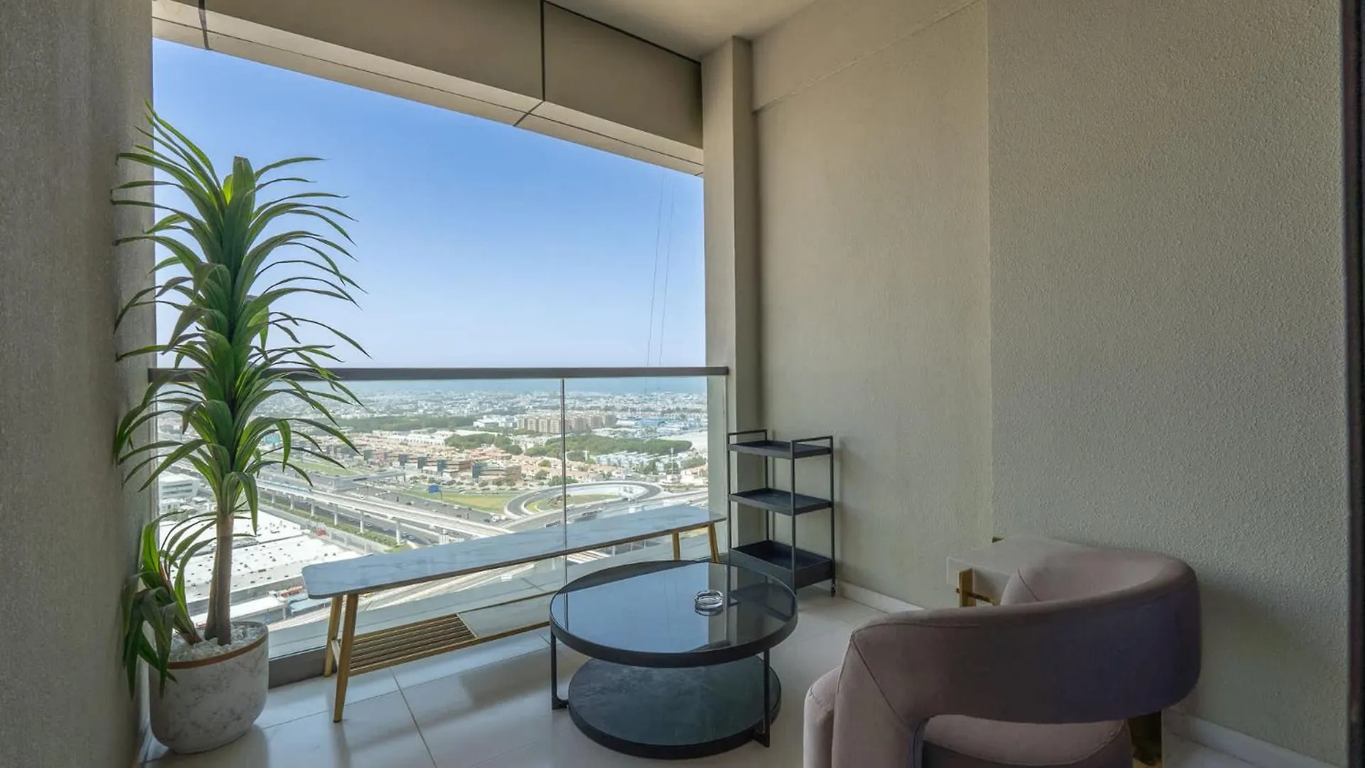 Modern Cozy 2-Bedroom Apartment In Business Bay Dubai United Arab Emirates
