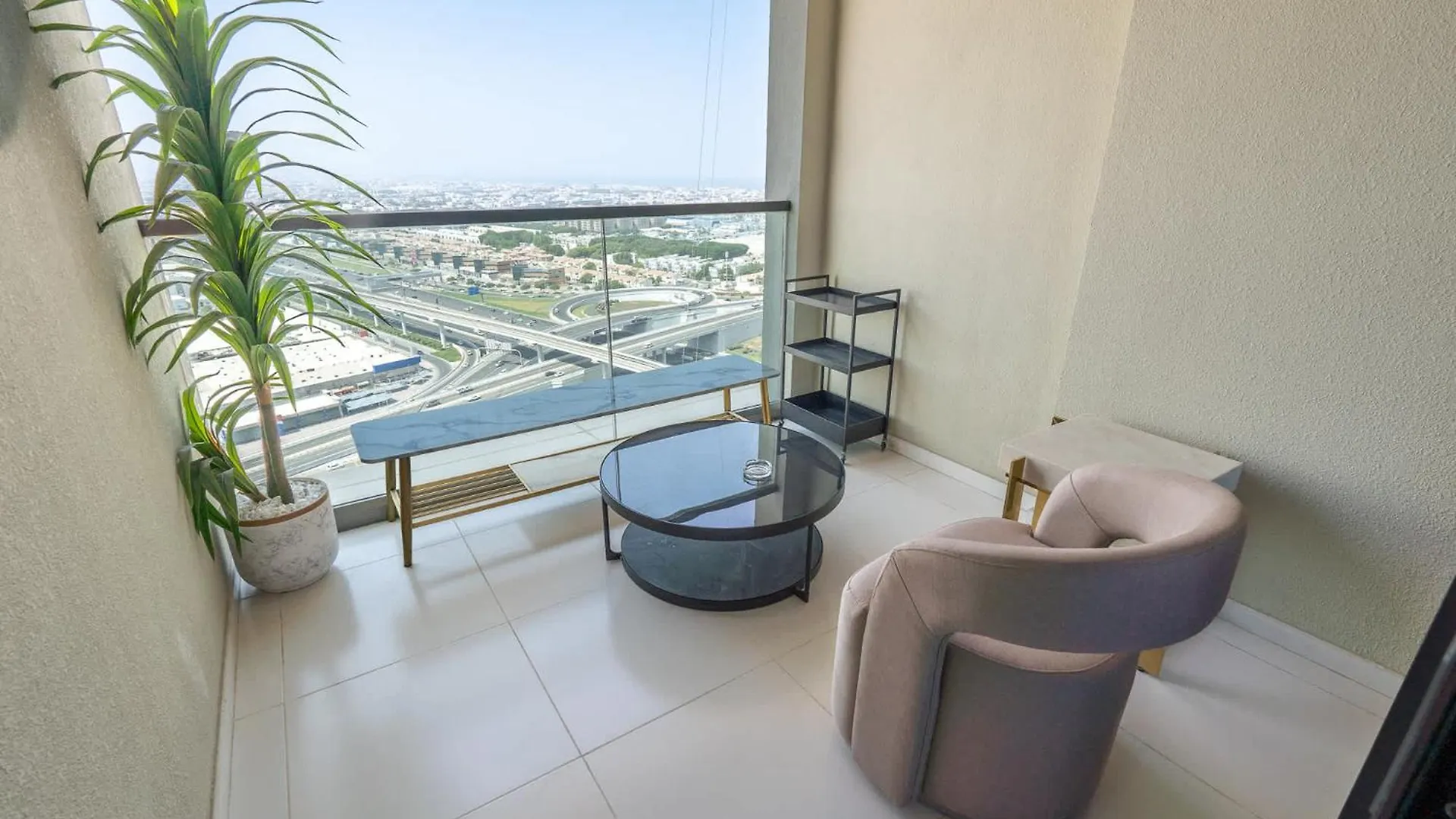 Modern Cozy 2-Bedroom Apartment In Business Bay Dubai