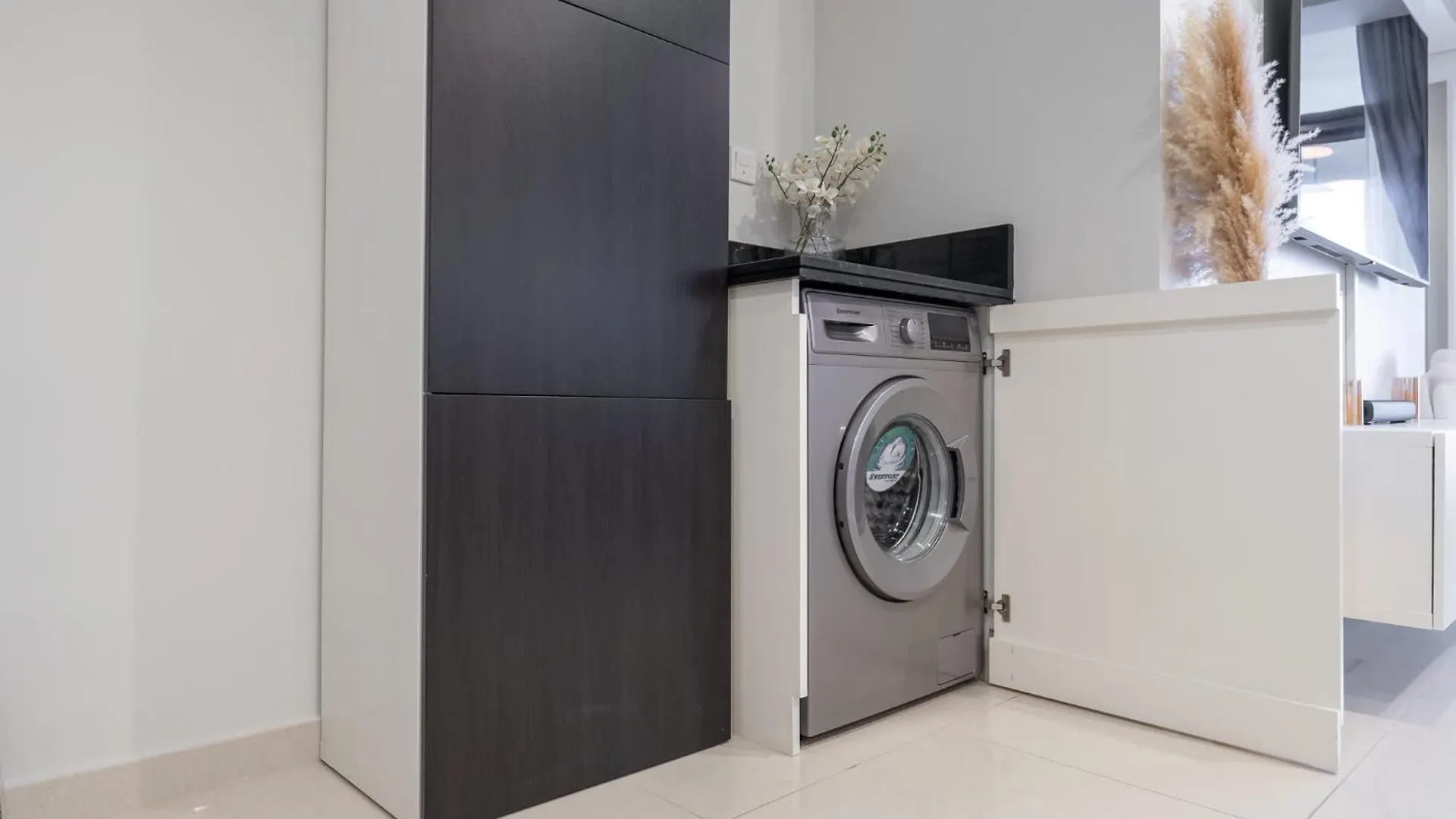 Modern Cozy 2-Bedroom Apartment In Business Bay Dubai