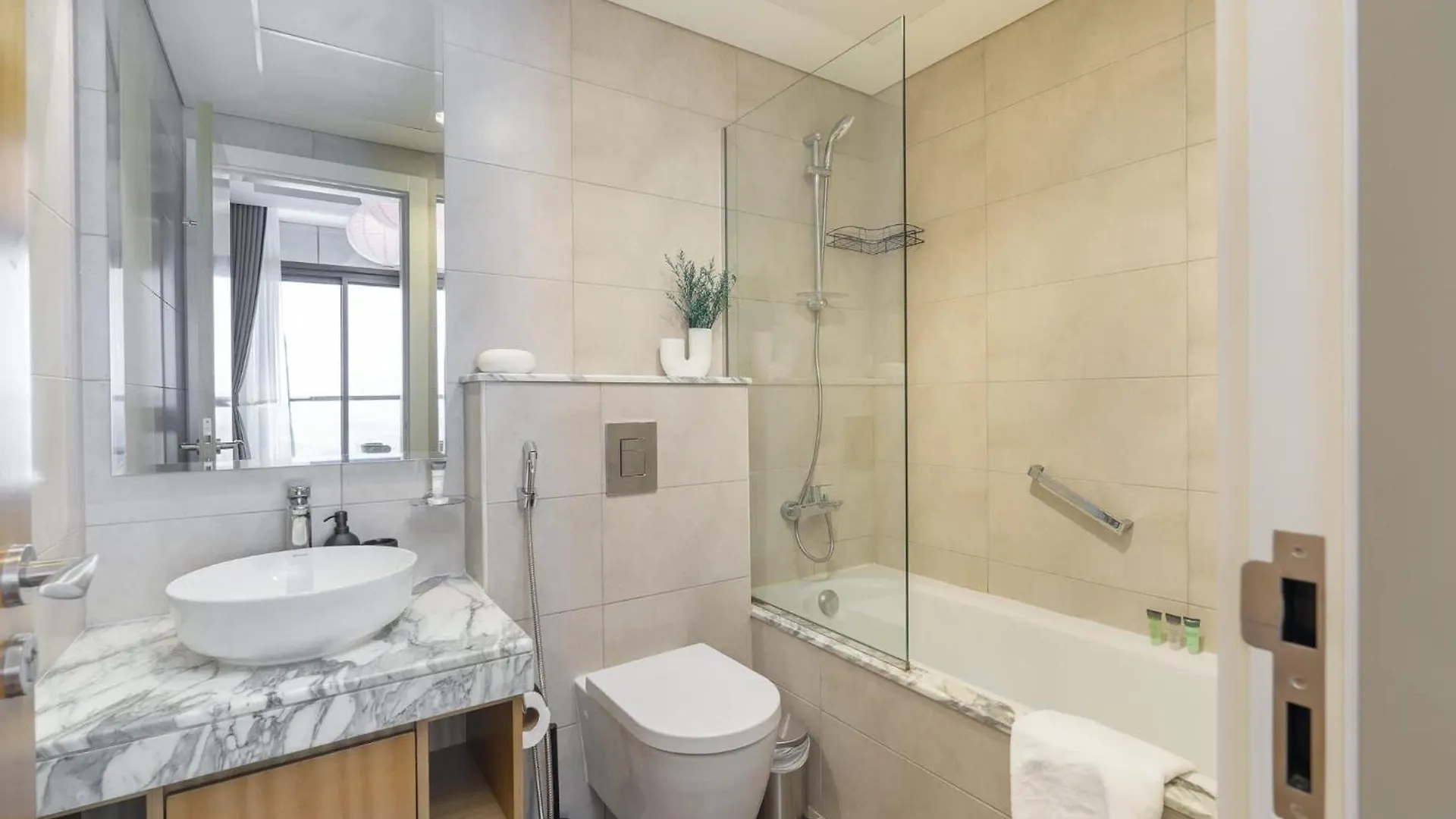 Modern Cozy 2-Bedroom Apartment In Business Bay Dubai